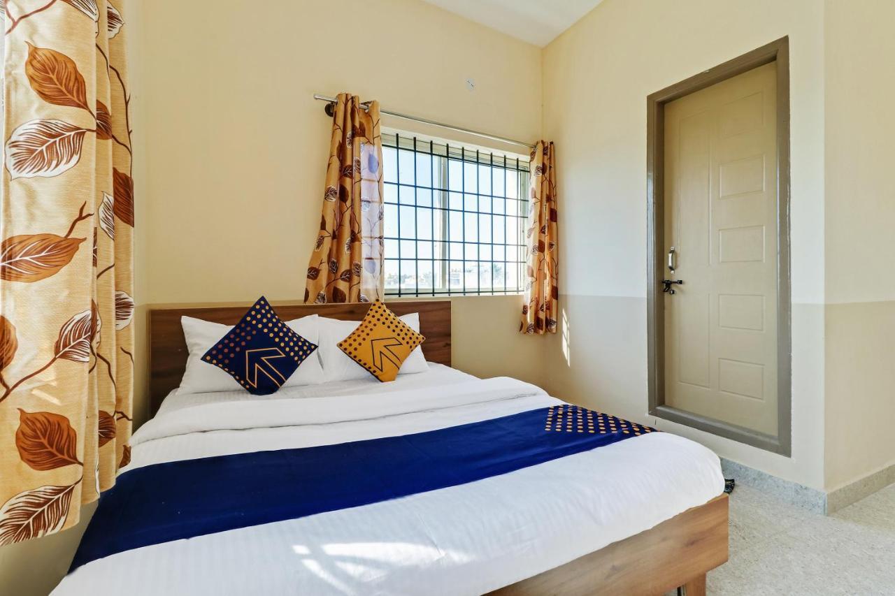 ホテルSpot On 76940 Sri Annapoorneshwari Residency Boarding & Lodging ハッサン エクステリア 写真