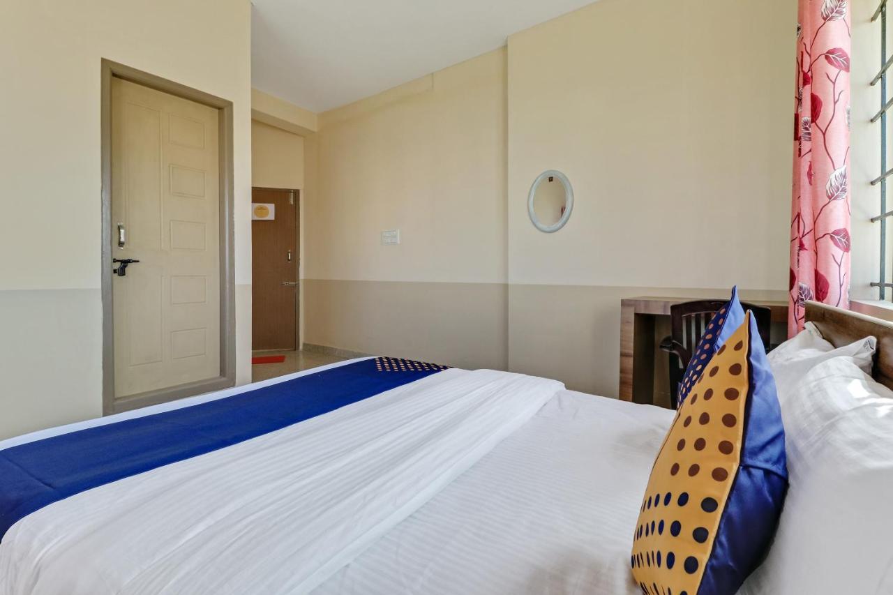 ホテルSpot On 76940 Sri Annapoorneshwari Residency Boarding & Lodging ハッサン エクステリア 写真