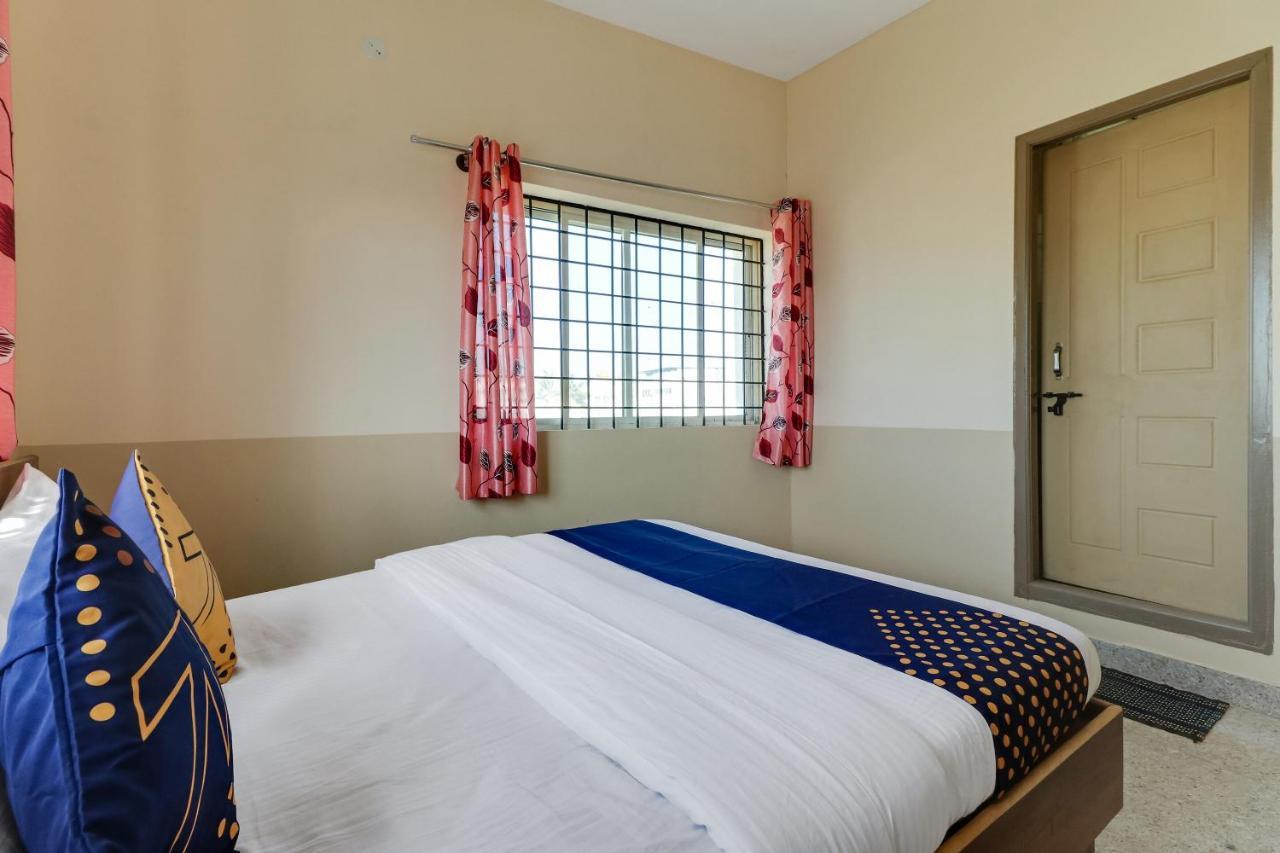 ホテルSpot On 76940 Sri Annapoorneshwari Residency Boarding & Lodging ハッサン エクステリア 写真