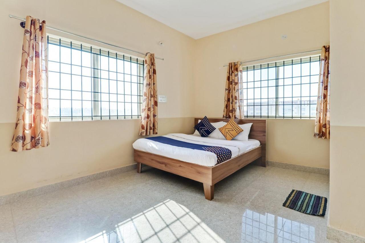 ホテルSpot On 76940 Sri Annapoorneshwari Residency Boarding & Lodging ハッサン エクステリア 写真